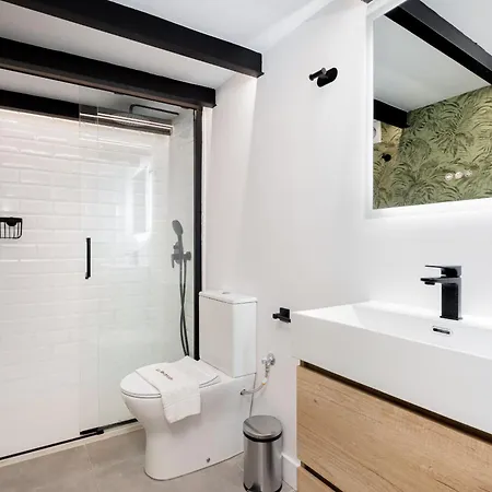 C06 Stylish In Downtown Apartment