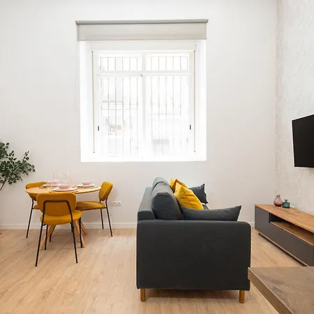 C06 Stylish In Downtown Apartment