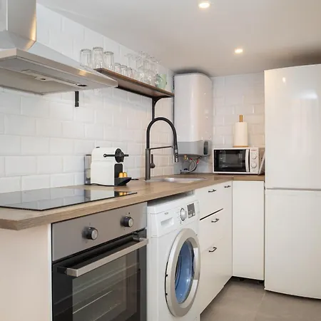 C06 Stylish In Downtown Apartment *
